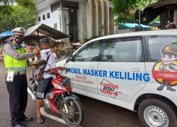 Antisipasi Penularan Varian Baru Omicron Polres Klungkung Kerahkan Mobil Masker Keliling