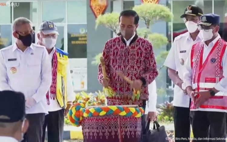 Jokowi Resmikan Bandara Tebelian Dan Siap Beroperasi