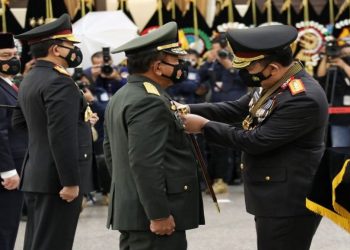 Sematkan Bintang Bhayangkara Pratama, Kapolri Komitmen Benahi Organisasi dan Pelayanan