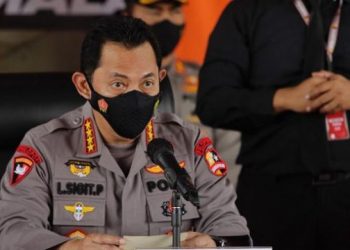 Terbang ke Lumajang, Kapolri Tinjau Langsung Korban Erupsi Gunung Semeru