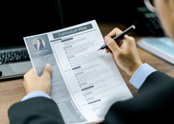 4 Cara Jitu Dapat Kerja Untuk Fresh Graduate, CV Menarik Saja Nggak Cukup!