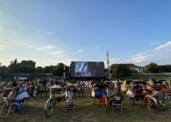 Menikmati Sensasi Drive In Cinema dengan Becak Kayuh di Kotabaru Heritage Festival