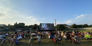 Menikmati Sensasi Drive In Cinema dengan Becak Kayuh di Kotabaru Heritage Festival