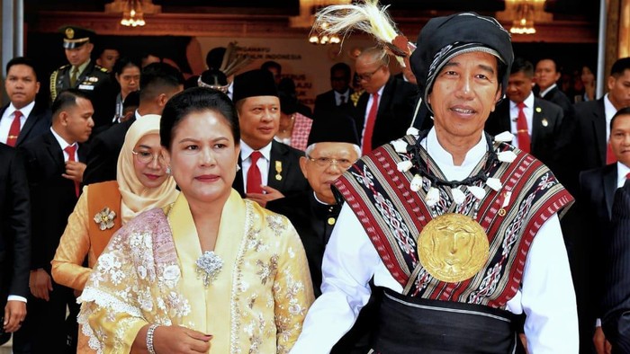 Presiden Jokowi dan Ibu Iriana Memakai Baju Adat Maluku saat Sidang Tahunan MPR (Sumber: Liputan6)