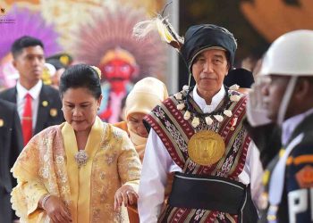 Presiden Jokowi dan Ibu Iriana Memakai Baju Adat Maluku saat Sidang Tahunan MPR (Sumber: MalukuTerkini)