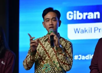 Wakil Presiden RI Gibran Rakabuming Raka memberikan sambutan dalam acara "Creative Job Opportunity with AI" di Universitas Bina Nusantara, Jakarta, Jumat (2/5/2025).