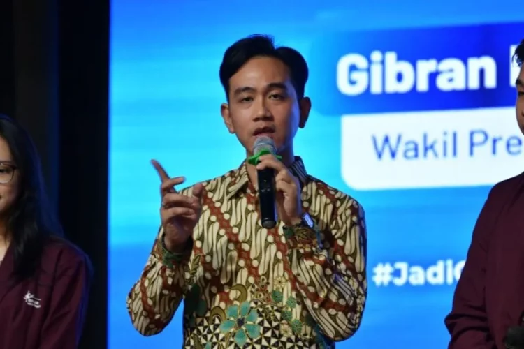 Wakil Presiden RI Gibran Rakabuming Raka memberikan sambutan dalam acara "Creative Job Opportunity with AI" di Universitas Bina Nusantara, Jakarta, Jumat (2/5/2025).