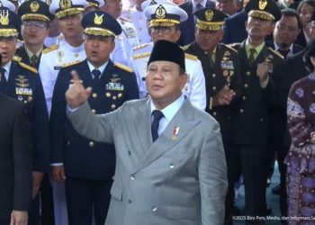 Presiden Prabowo Pimpin Jenderal TNI-Polri Nyanyi Lagu Nasional usai Upacara di Lubang Buaya