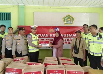 Kakorlantas Polri Kirim Bantuan Sembako Untuk Korban Banjir Di Langkat Sumatera Utara