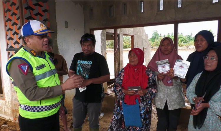 Kakorlantas Polri Salurkan Satu Ton Rendang Untuk Korban Bencana Sumbar