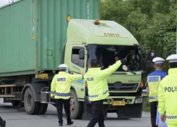 Operasi Lilin 2025, Korlantas Tegaskan Larangan Truk Sumbu Tiga Masuk Tol