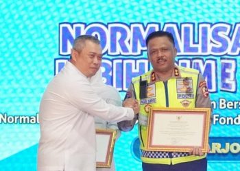 Menhub Bersama Kakorlantas Resmikan Program Normalisasi ODOL di Jawa Timur