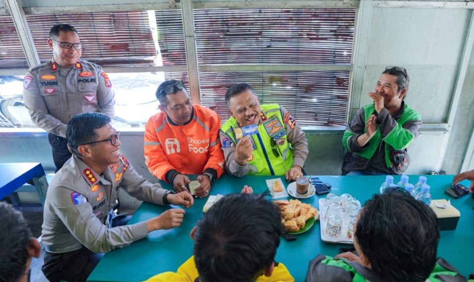 Kakorlantas Polri Irjen Agus Suryonugroho Ajak Warga Gotong Royong Di Jalan