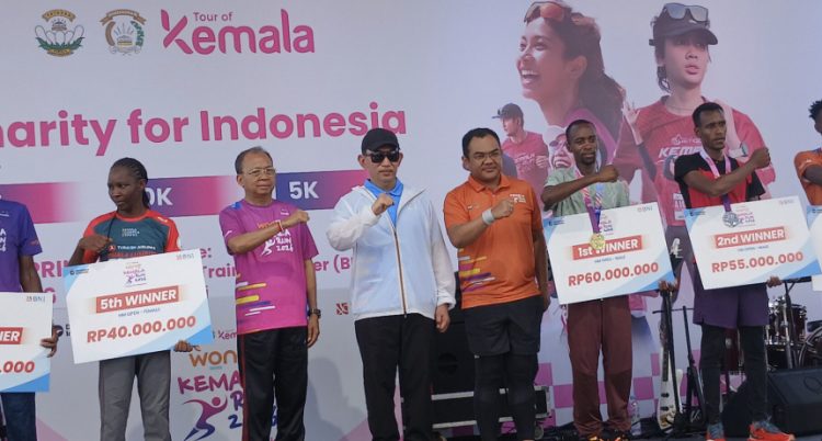 Kapolri Listyo Sigit dan Tedi Bharata Beri Penghargaan bagi Pelari