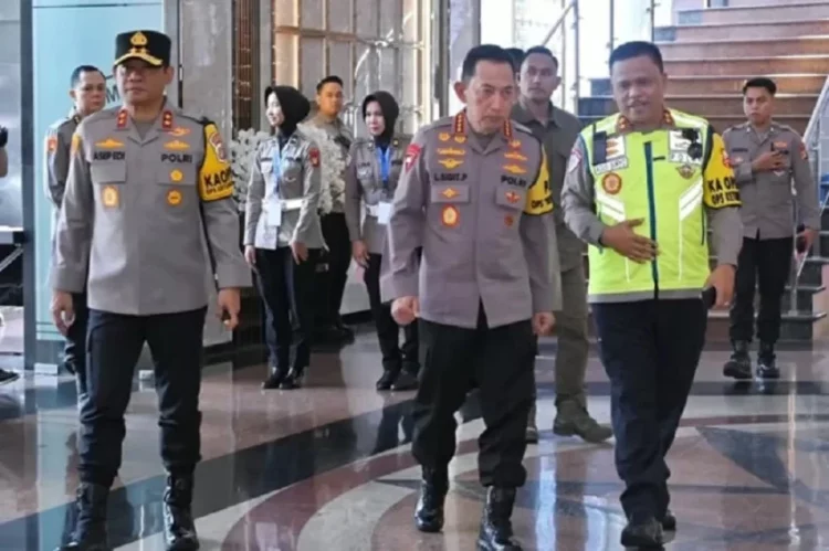 Polri Salip Capaian Historis, Kini Bersanding dengan TNI dan Presiden di Papan Atas Survei