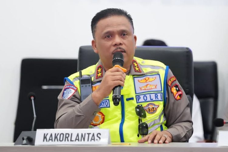 Kakorlantas Ingatkan Bahaya Ponsel dan Kecepatan Tinggi Selama Libur Akhir Pekan