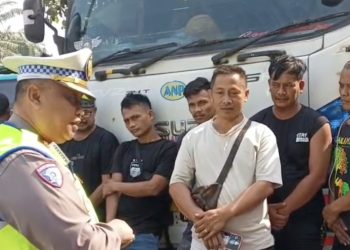 Dialog di KM 72A: Cara Humanis PJR Cipularang Dengar Keluh Kesah Sopir Angkutan Barang