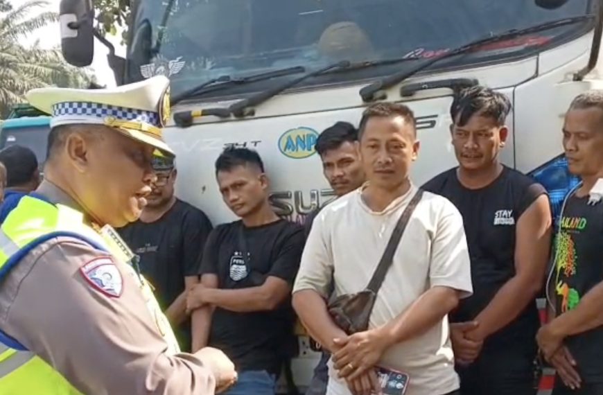 Dialog di KM 72A: Cara Humanis PJR Cipularang Dengar Keluh Kesah Sopir Angkutan Barang