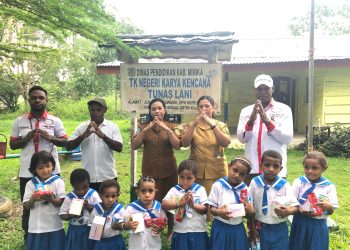 Peduli Generasi Sehat, BMP RI Mimika Bagikan Masker dan Makanan Bergizi untuk Anak Usia Dini
