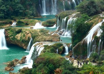Air Terjun Panas Dingin di Desa Belitar Seberang, Kabupaten Rejanglebong, Bengkulu