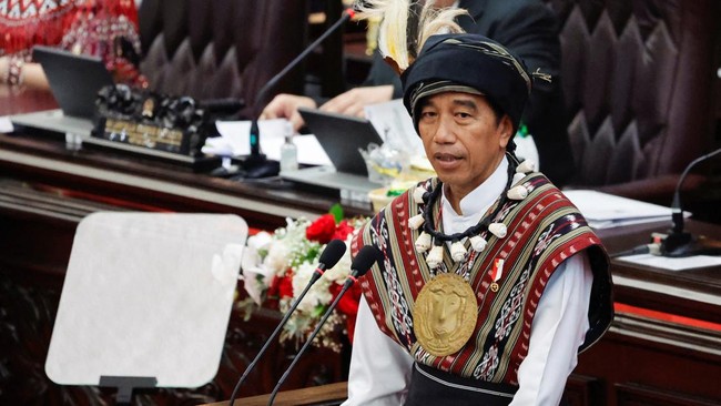 Presiden Jokowi dan Ibu Iriana Memakai Baju Adat Maluku saat Sidang Tahunan MPR (Sumber: Liputan6)