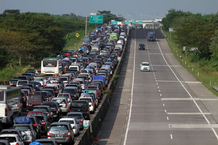 Rahasia Lancarkan  #Mudik2024Lancar : Tips Pintar Menghindari Macet dan Menikmati Perjalanan Pulang Kampung!