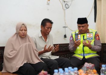 Bripka Fajar Permana Gugur Saat Bertugas di Operasi Ketupat 2026, Korlantas Polri Beri Penghormatan